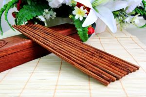 Cach luoc dua tre khong bi moc