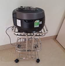 kệ để nồi cơm điện có bánh xe